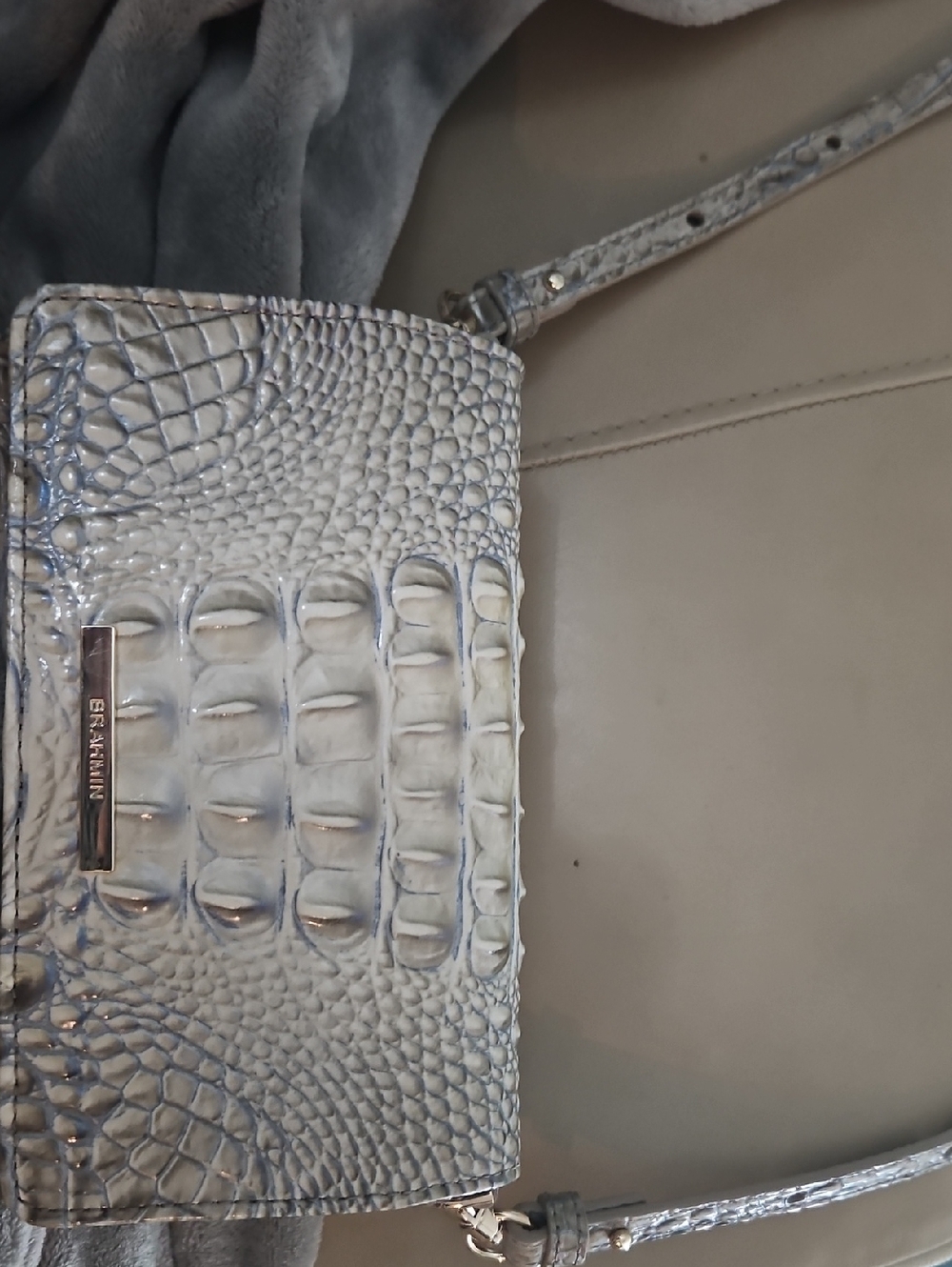 Bramen Like New Silver Croc-Embossed Crossbody Bag -
